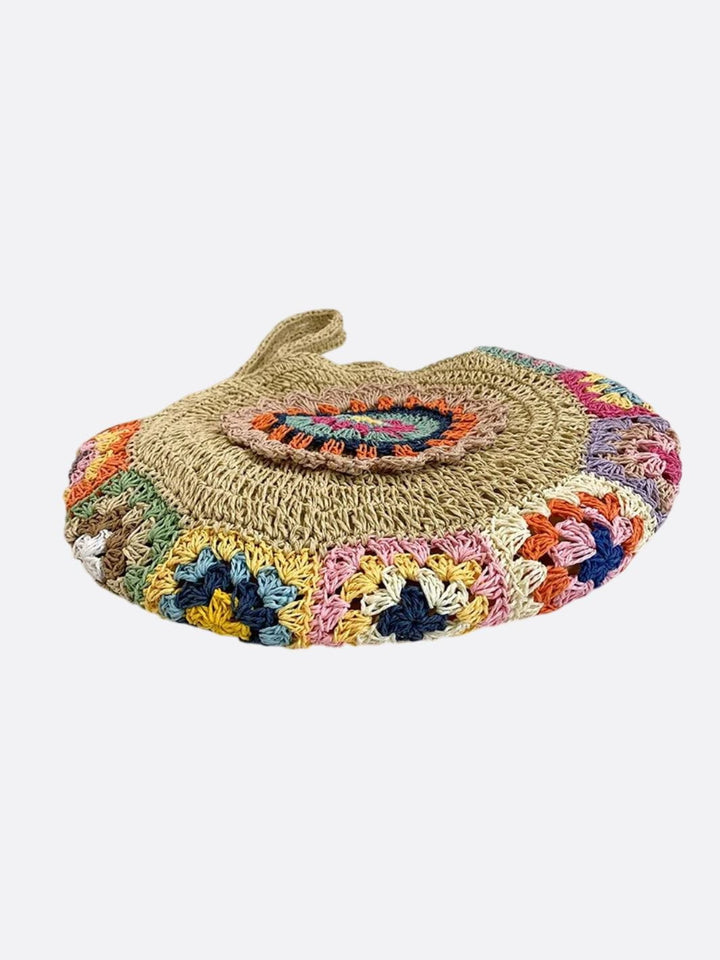 Round straw and crochet bag